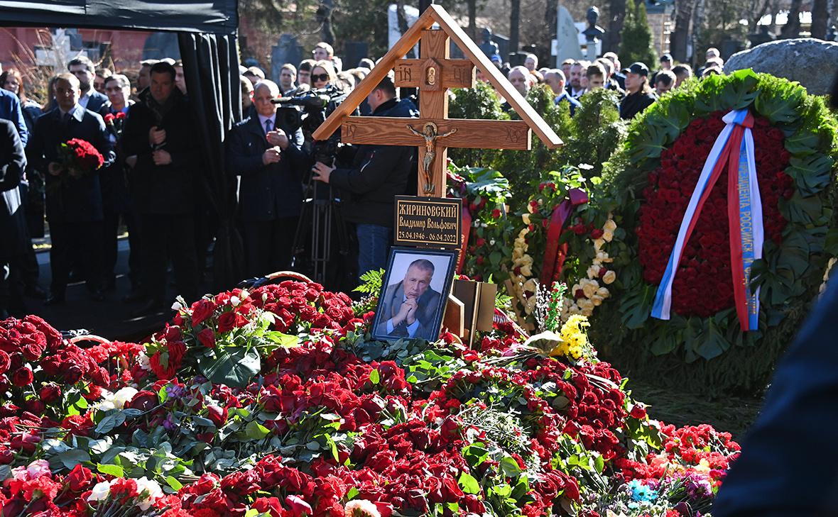 На Новодевичьем кладбище откроют памятник Жириновскому