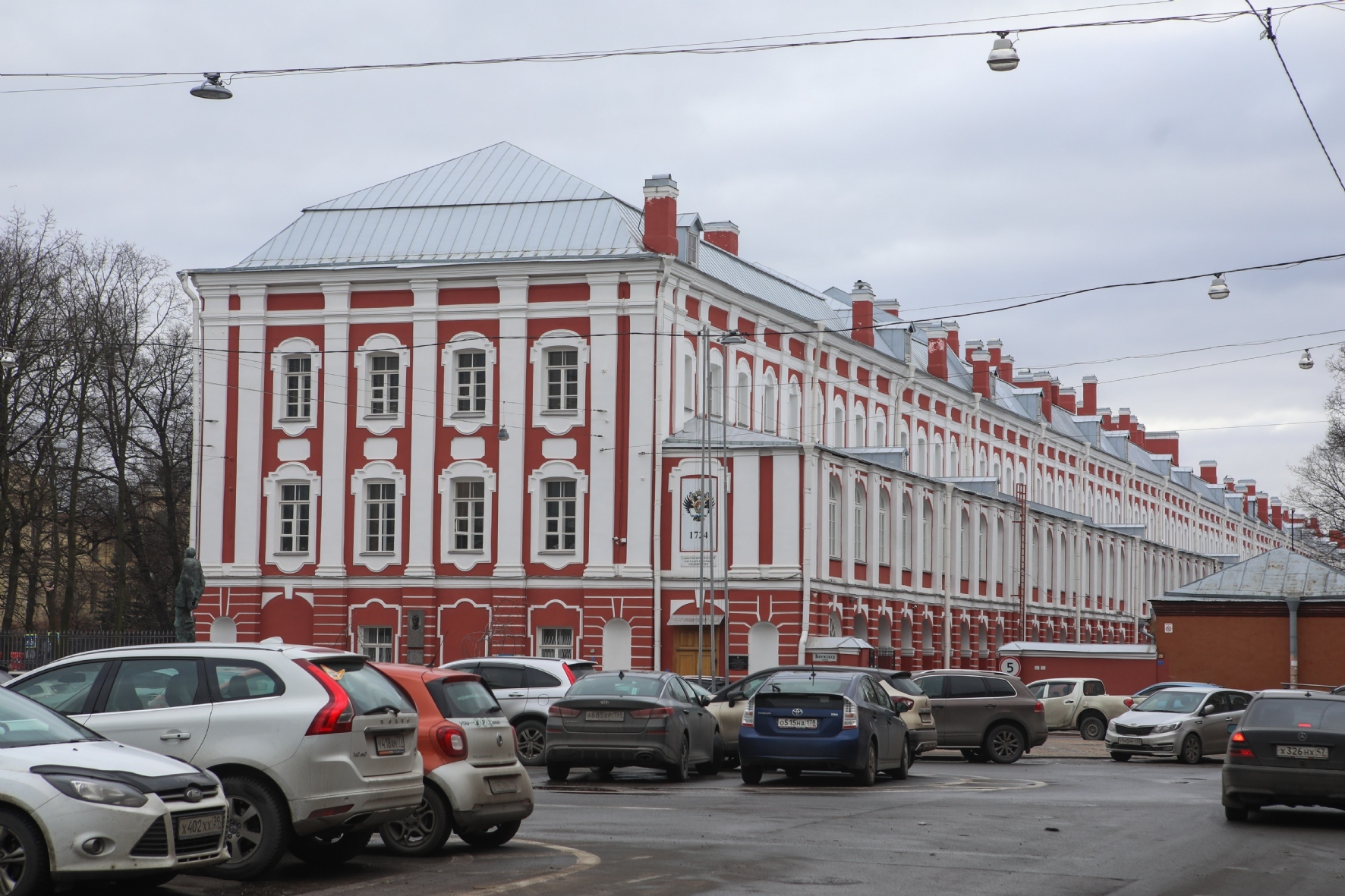 Здание Санкт-Петербургского государственного университета на Университетской набережной