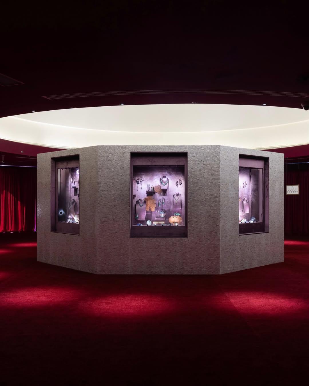 Ювелирные украшения от A2Z Advisory, NOMAD Abu Dhabi