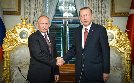 Президент России Владимир Путин и&nbsp;президент Турции Реджеп Эрдоган (слева направо) во&nbsp;время встречи


