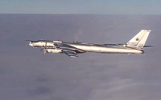 Стратегический бомбардировщик-ракетоносец Ту-95
