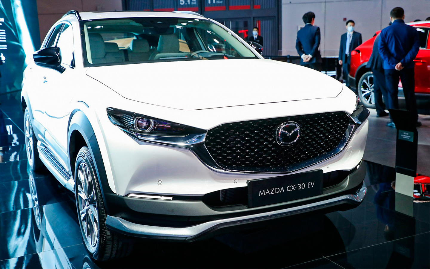 Кросcовер Mazda CX-30 превратили в электрокар