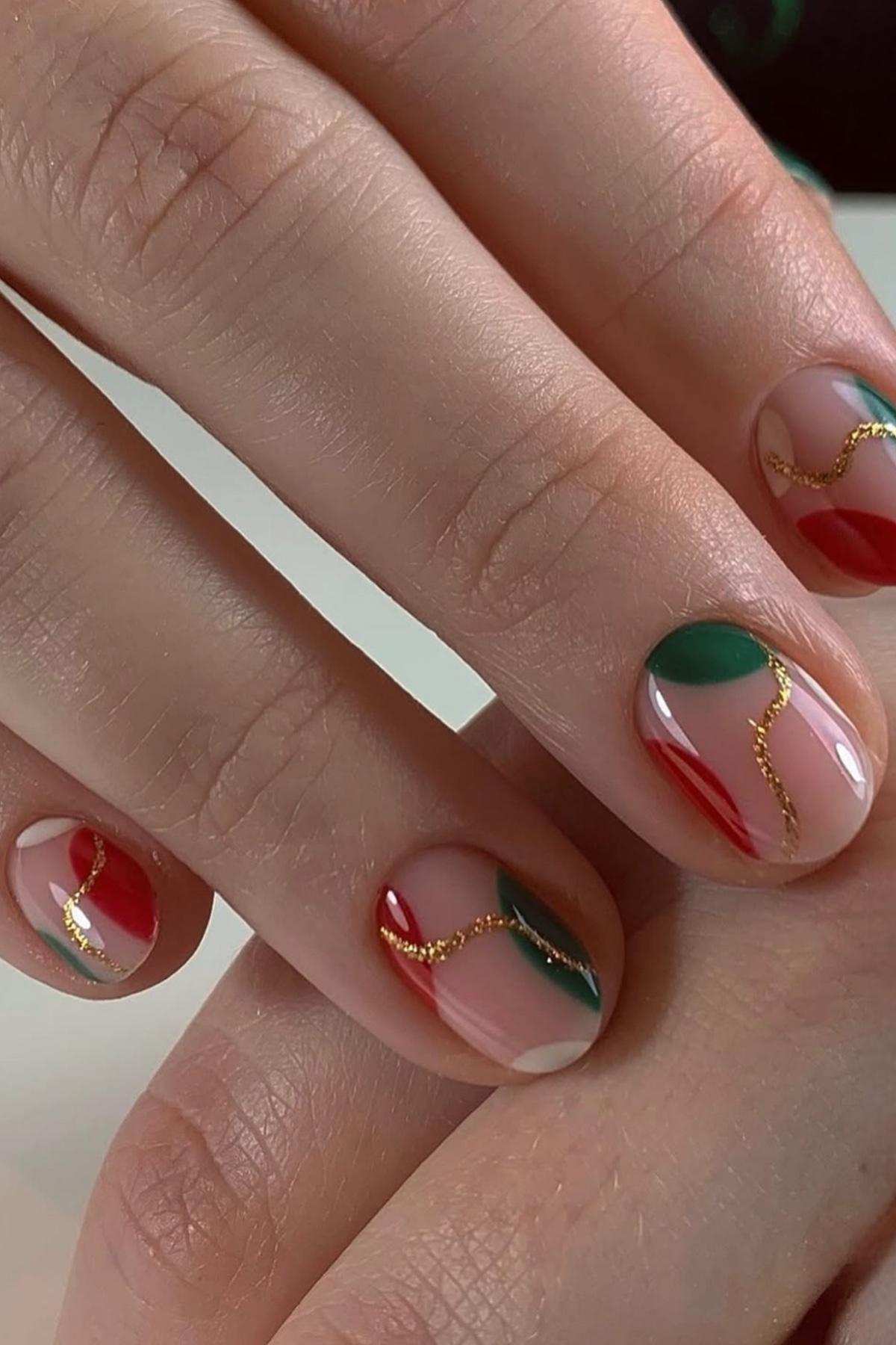 Золотой глиттер &mdash; идеальный выбор для новогодней ночи