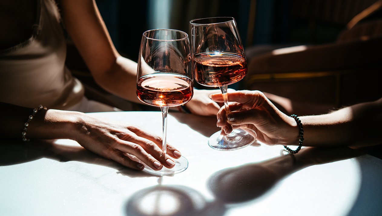 В РАН назвали безопасную долю вина в день для мужчин и женщин