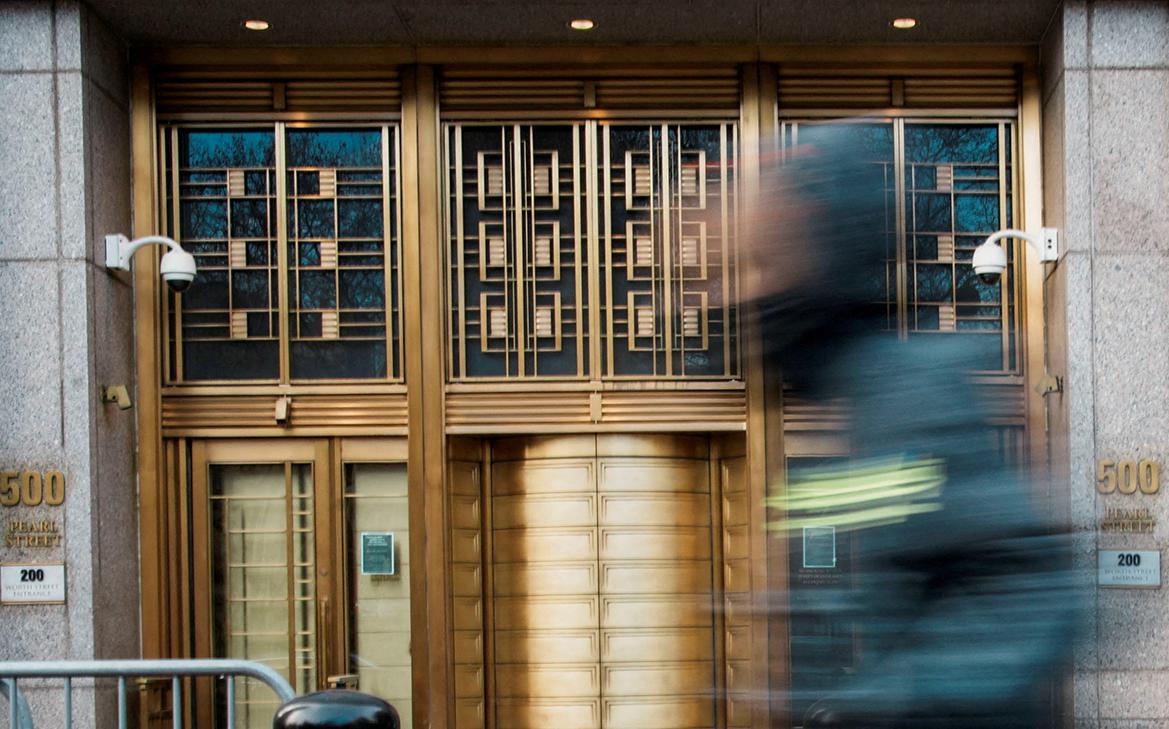 Судья обязал Мадуро явиться в суд 17 марта для проведения слушаний