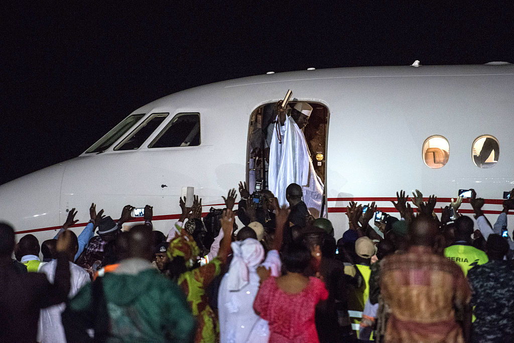 Бывший президент Гамбии Яйя Джамме покидает страну после 22-летнего правления.