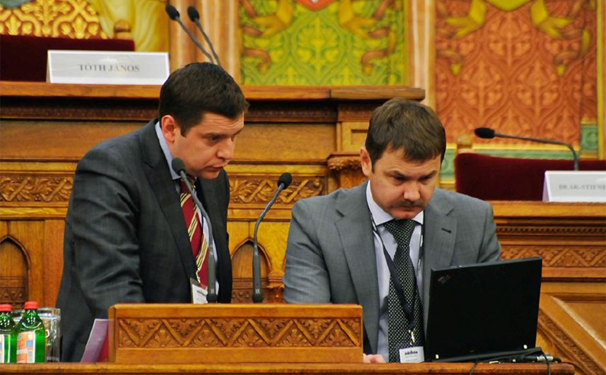 Михаил Бочкарев (справа)