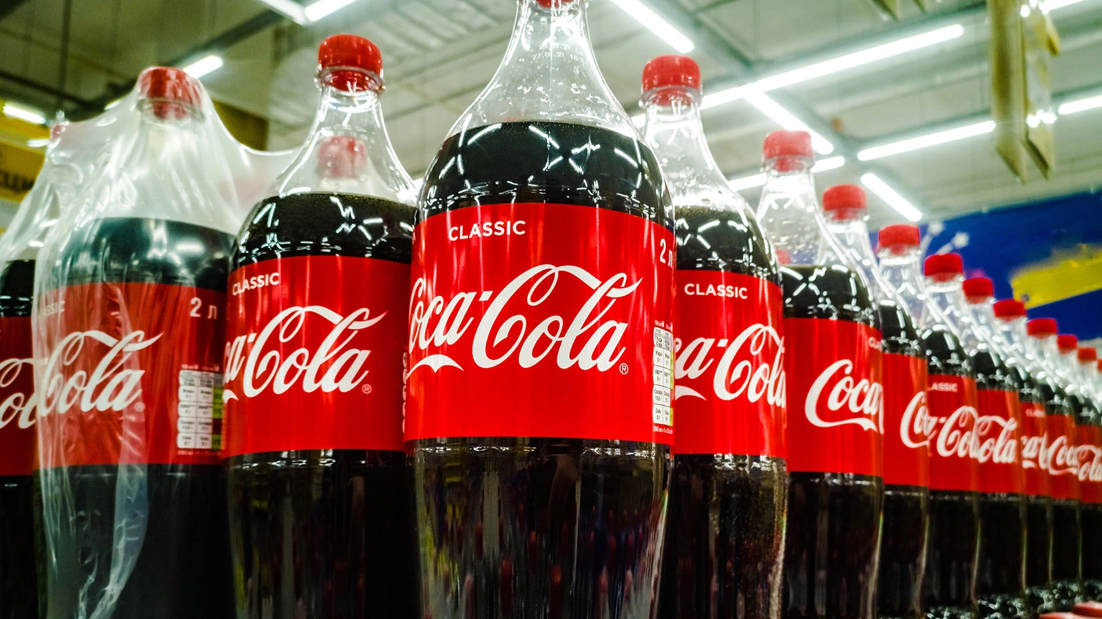 Популярная во всём мире кампания Share a Coke теперь и в России!