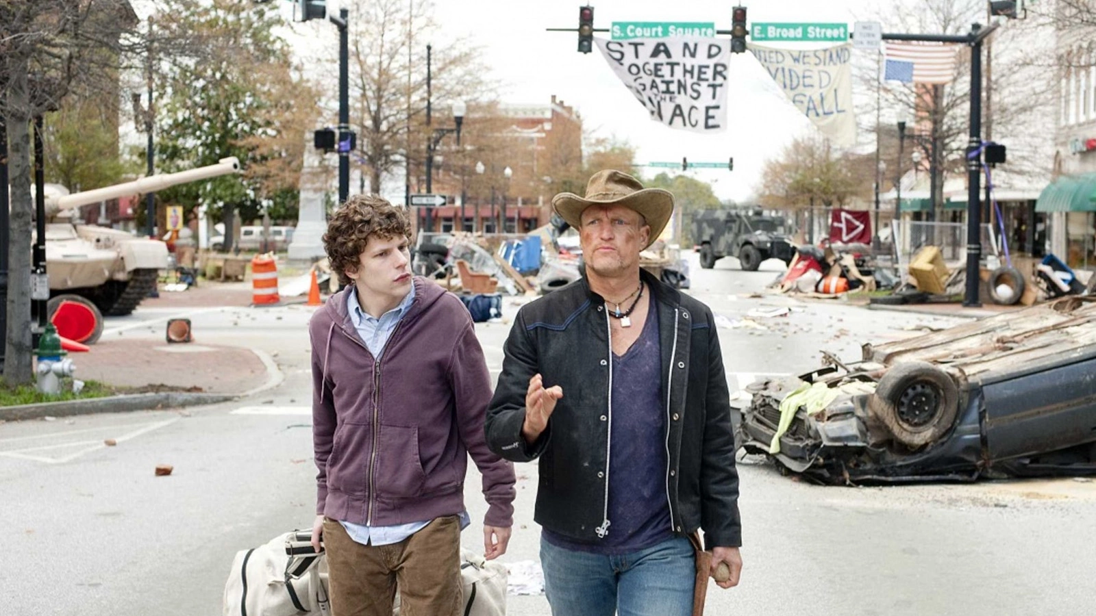 Қыздарға клизма салып, трахает жасайды