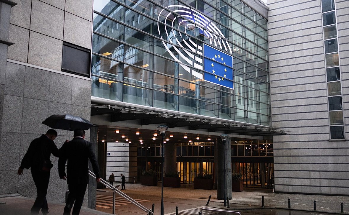 Leon Neal / Getty Images