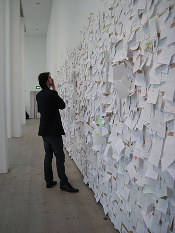Йоко Оно, мемориальная стена &laquo;Мама красивая&raquo;. 2009 год