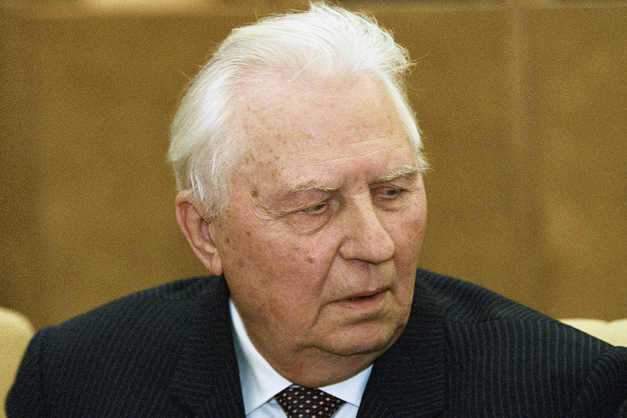 Лигачев умер 7 мая 2021 года, после того как попал в реанимацию с двусторонней пневмонией, сообщил его сын Александр. Политику было 100 лет.