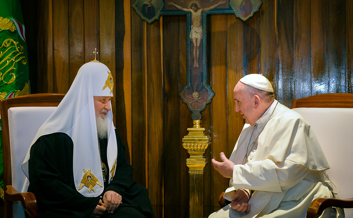 Патриарх Московский и всея Руси Кирилл (слева) и папа римский Франциск