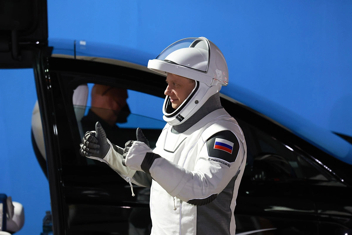 <p>Российский космонавт Александр Гребенкин перед стартом</p>