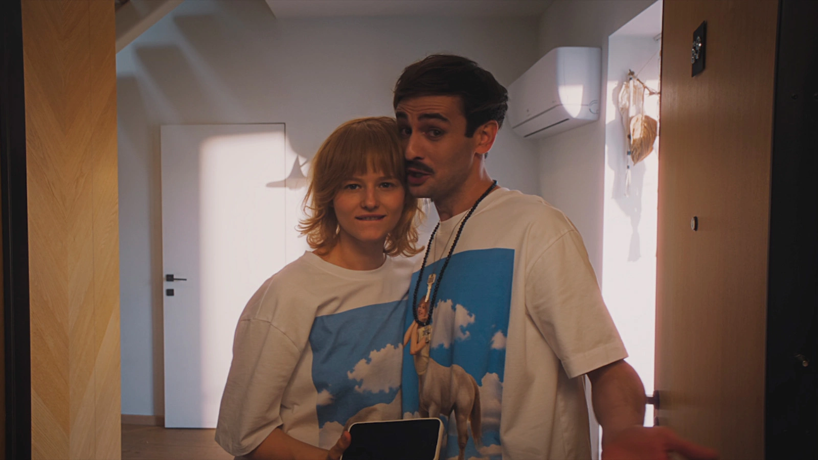 Александра Бортич и Риналь Мухаметов, кадр из фильма «Качели»