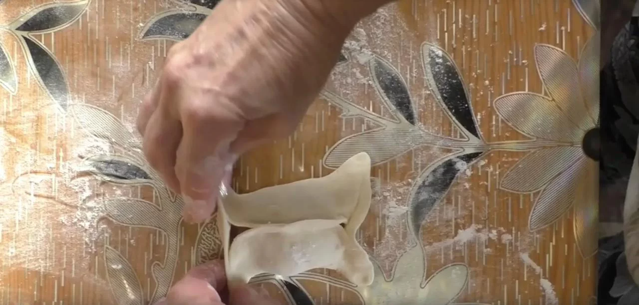 Загните края изделия