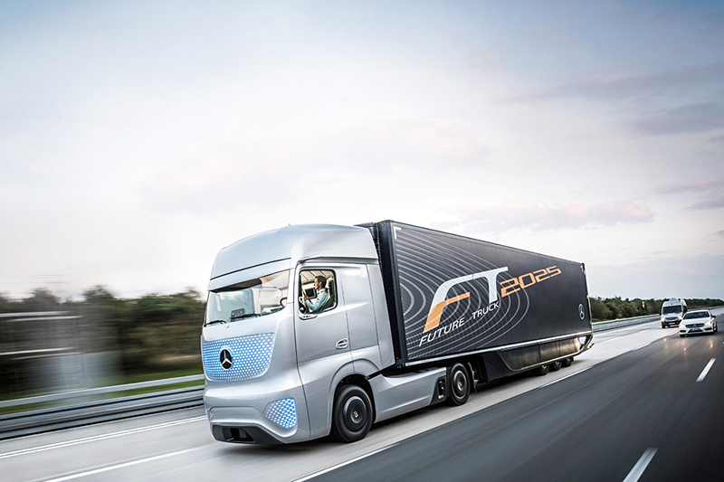 В июле 2014 года Mercedes-Benz испытала автономный грузовик Future Truck 2025. Машина успешно прошла маршрут по трассе общего пользования со скоростью до 80 км/ч.

В 2016 году компания представила технологию Drive Pilot, позволяющую до минуты ехать, не управляя автомобилем. Также оснащенная технологией машина может сама перестраиваться. Доработанная технология позволила автомобилю забирать на себя до 80% функций водителя. В начале 2017 года стало известно, что компания планирует оснащать обновленной технологией Drive Pilot все свои автомобили.
