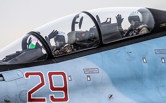 Кабина пилота многоцелевого тяжелого истребителя Су-30 на&nbsp;аэродроме авиабазы Хмеймим в&nbsp;Сирии
