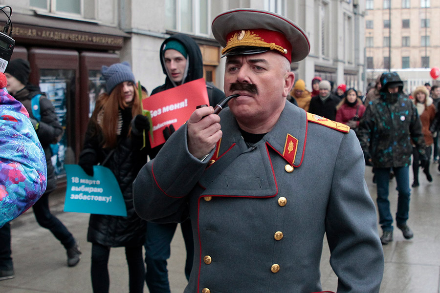 Телеведущий Павел Лобков в костюме Иосифа Сталина