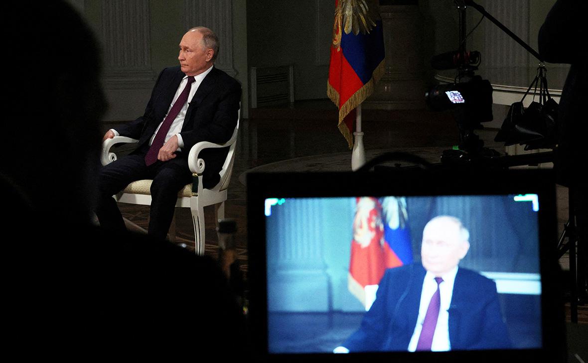 Владимир Путин во время интервью Такеру Карлсону