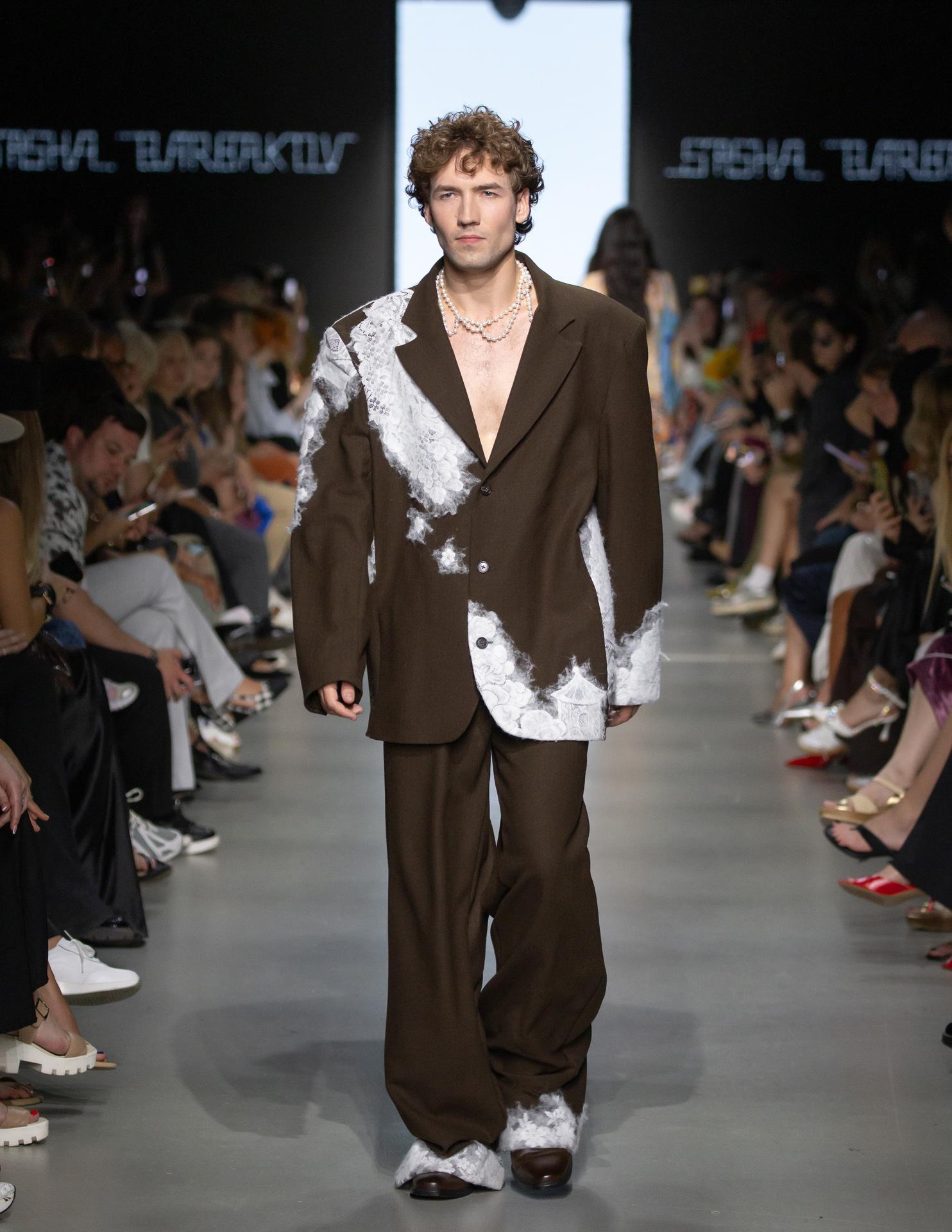 Показ коллекции «Цветут сады в душе» в рамках пятой Московской недели моды