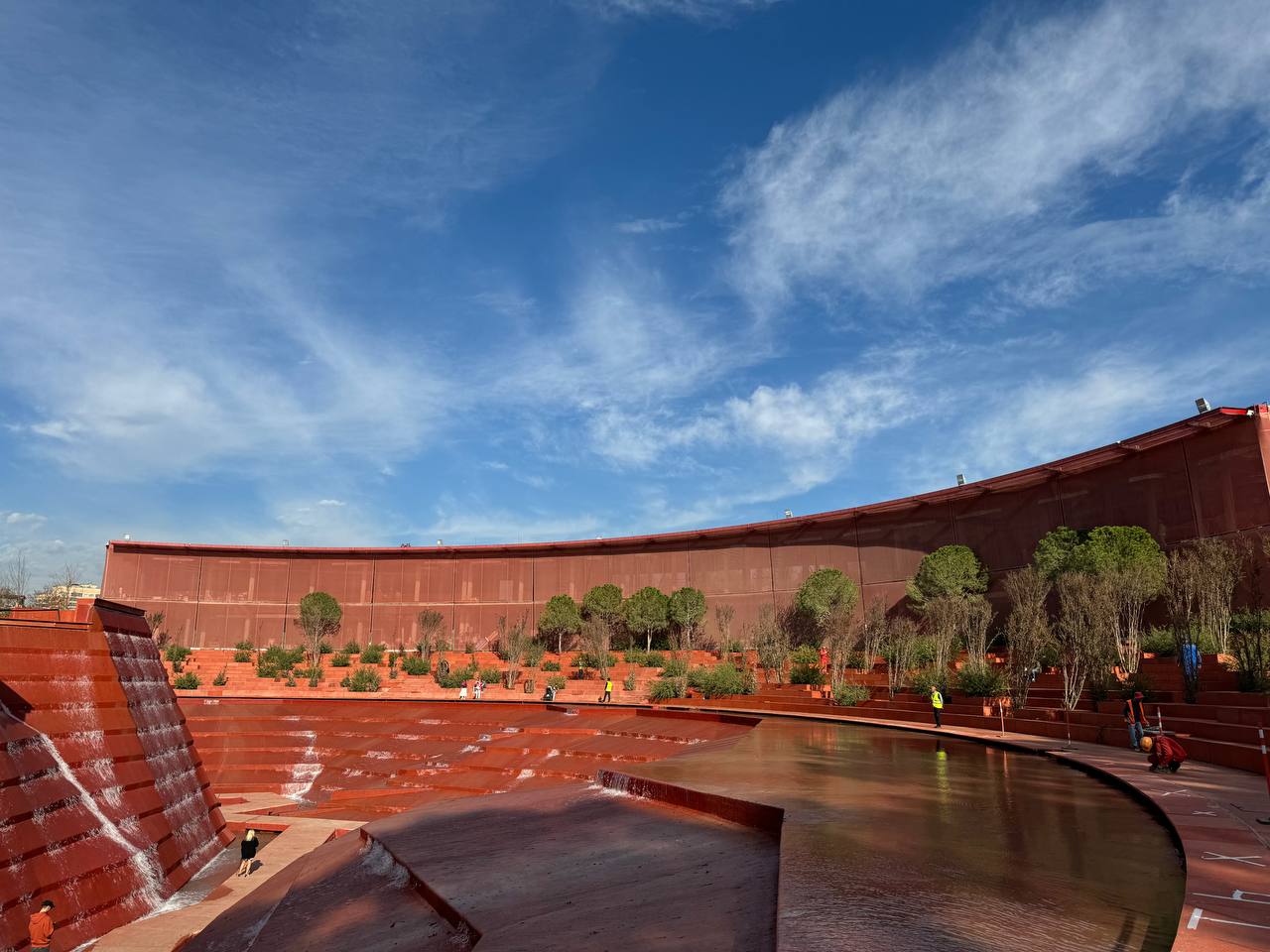 Локация &laquo;Каньон&raquo;, открывшаяся 16 сентября. Конструкция представляет собой рельефные бетонные стены, с которых стекает вода. На территории &laquo;Каньона&raquo; есть зона для отдыха, выполненная в стиле амфитеатра. Несмотря на то, что локация уже доступна к посещению, здесь еще продолжаются строительные работы.