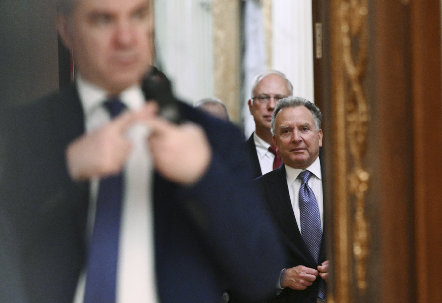 Декабрь ознаменовался прилетом спецпосланника президента США Стивена Уиткоффа в Москву на переговоры с Владимиром Путиным. Уиткофф прибыл в сопровождении зятя Трампа Джареда Кушнера, который ранее участвовал в переговорах о перемирии в секторе Газа. В российскую делегацию на переговорах Уиткоффа и Путина также вошли спецпредставитель президента России по инвестиционно-экономическому сотрудничеству с зарубежными странами Кирилл Дмитриев и помощник президента России по внешнеполитическим вопросам Юрий Ушаков. Переговоры продлились почти пять часов. Ушаков охарактеризовал встречу как конструктивную и полезную, но компромиссы по мирному плану найдены не были.