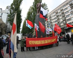 По Киеву прошли маршем тысячи националистов 
