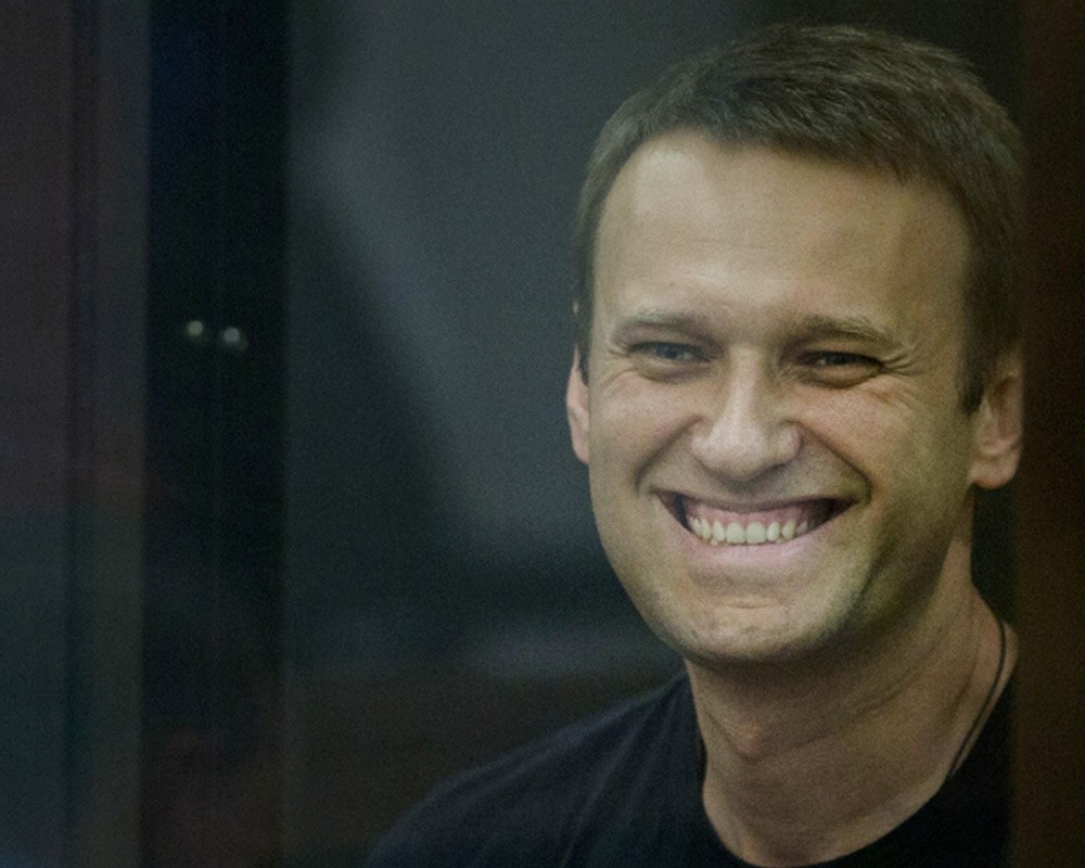 Навальный мразь. Навальный улыбка.