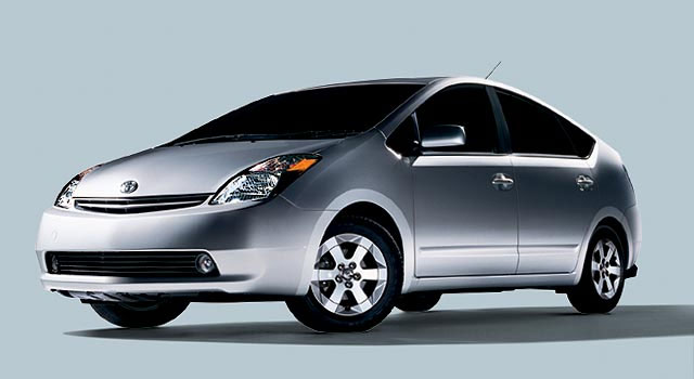 Toyota считает, что будущее - за гибридами