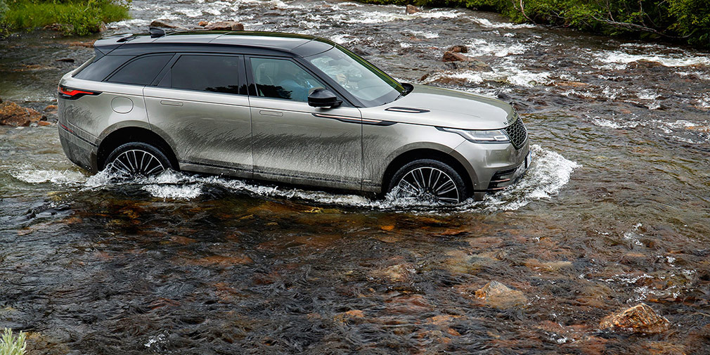 Новый Range Rover Velar способен преодолевать броды глубиной до 650 миллиметров. При условии, что он оснащен пневмоподвеской.