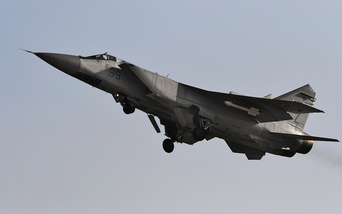 Российский МиГ-31 сопроводил американский самолет у российской границы