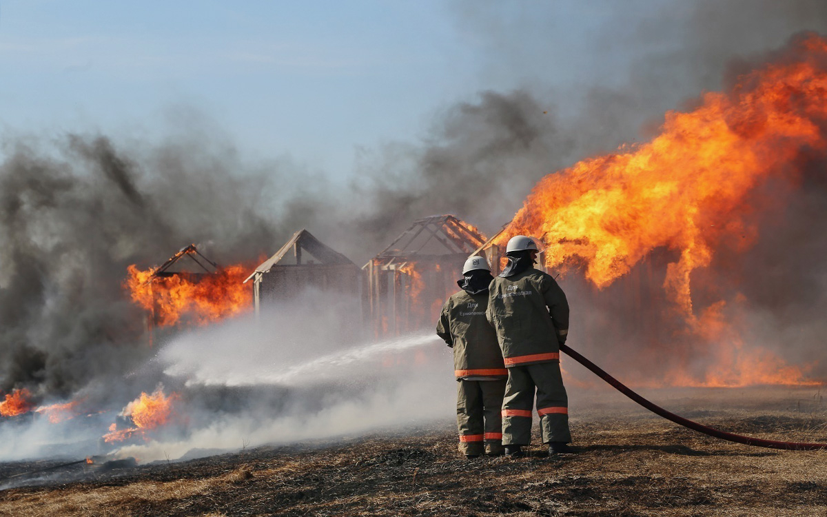 Путин поручил заняться домами и долгами пострадавших от пожаров в Сибири