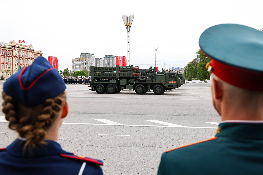 Зенитный ракетный комплекс С-350 &laquo;Витязь&raquo; во время парада в Ростове-на-Дону