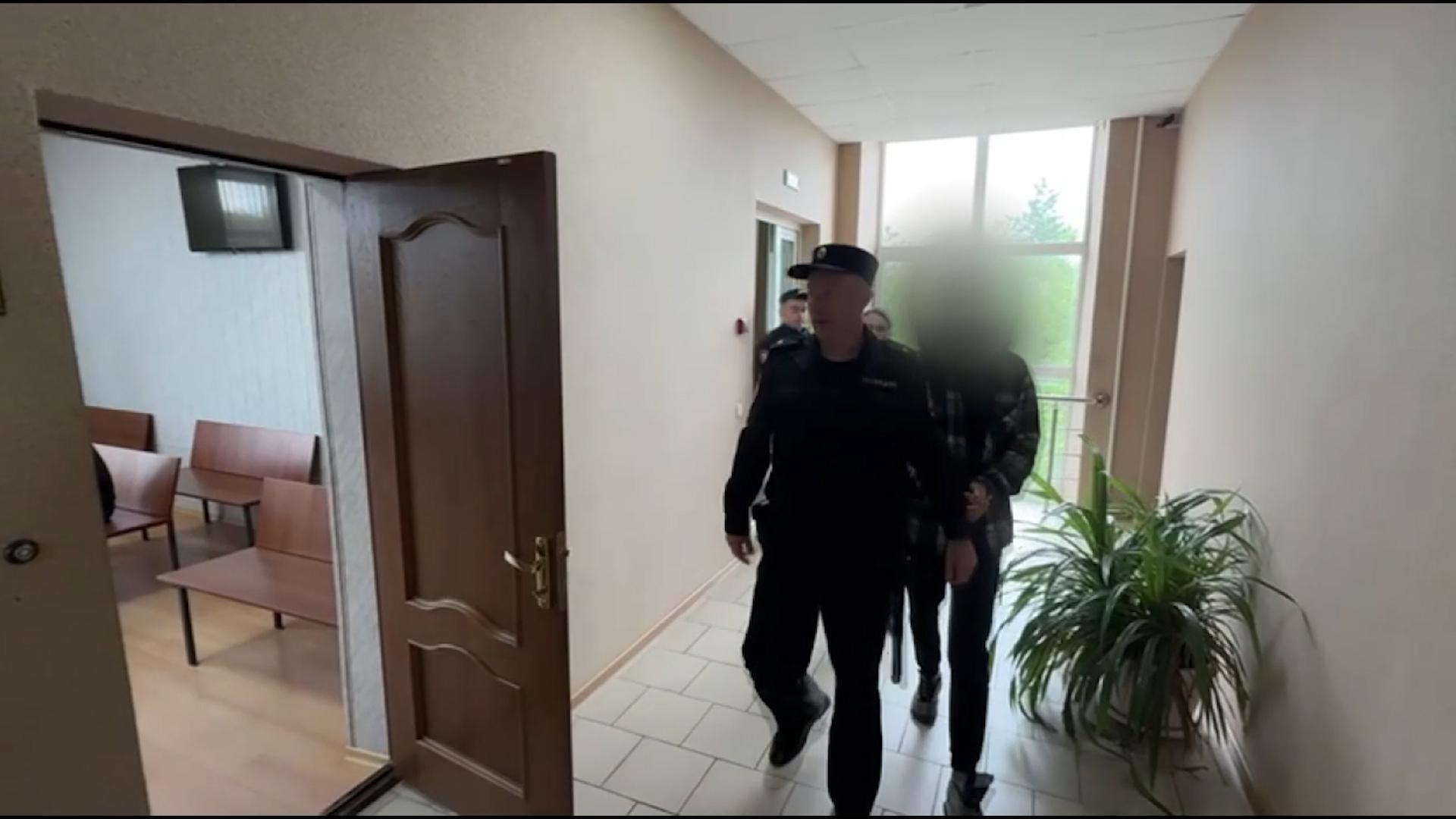 ФСБ показала подростков, задержанных за подготовку атаки на 9 Мая