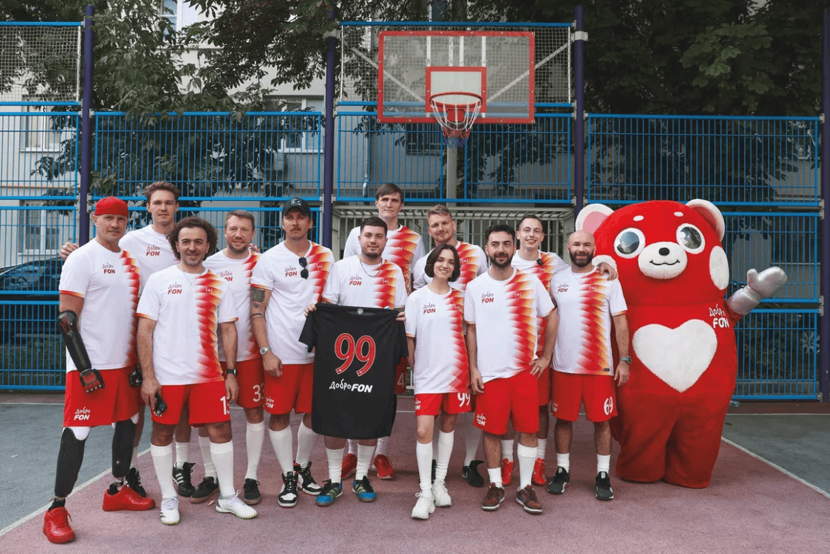 Звезды спорта и шоу-бизнеса сыграли в футбол в поддержку Фонда Хабенского