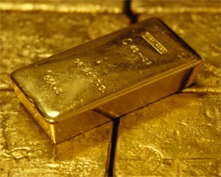 Золото на спотовом рынке спустилось к минимуму за 6 недель