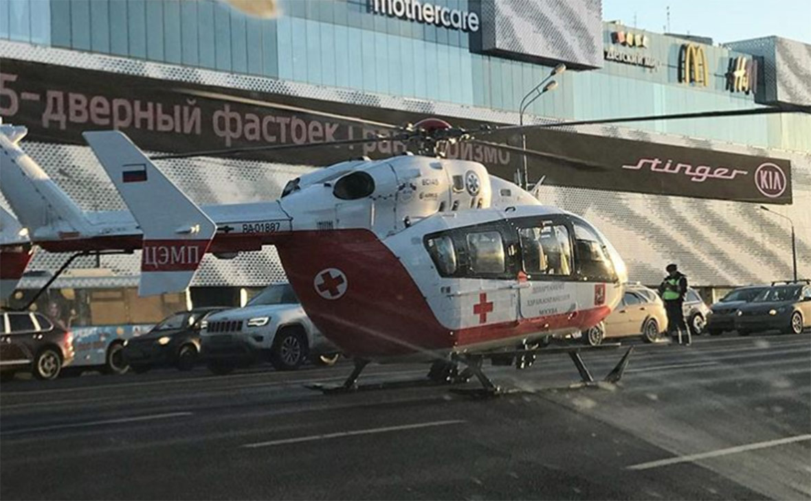 Вертолет ЦЭМП на месте происшествия