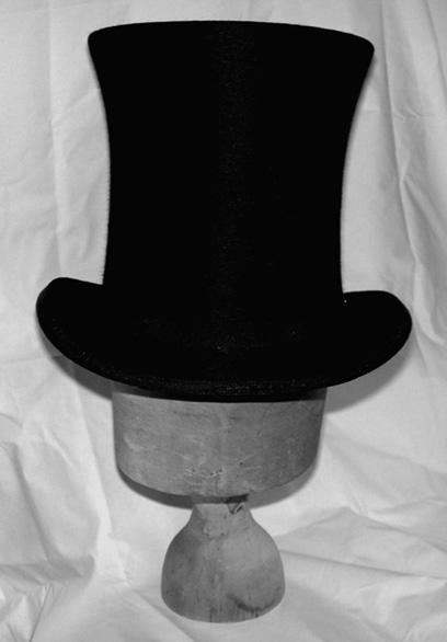 Английская черная фетровая шляпа, около 1840 г. Музей Виктории и Альберта, Лондон