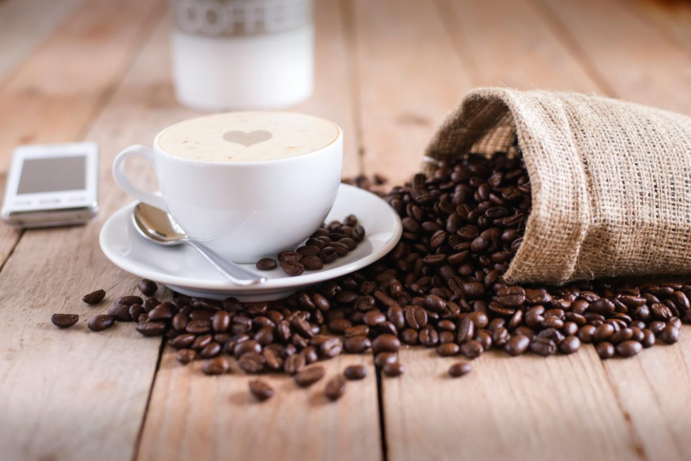 Его принято ругать за потенциально негативный эффект на сердечно-сосудистую систему и стимуляцию излишней возбудимости, однако кофе положительно влияет на печень