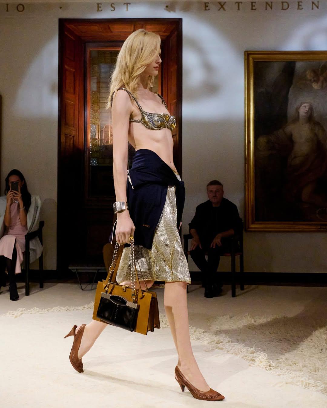 Показ Versace, весна-лето 2026