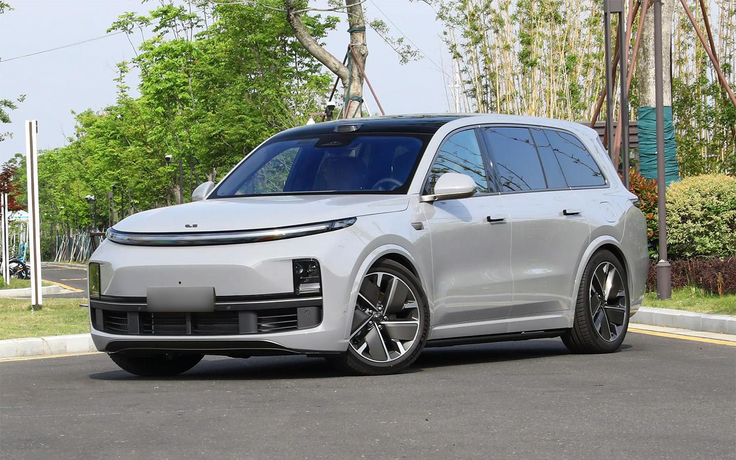 На кроссоверах Li Auto в заводской прошивке стал доступен русский язык