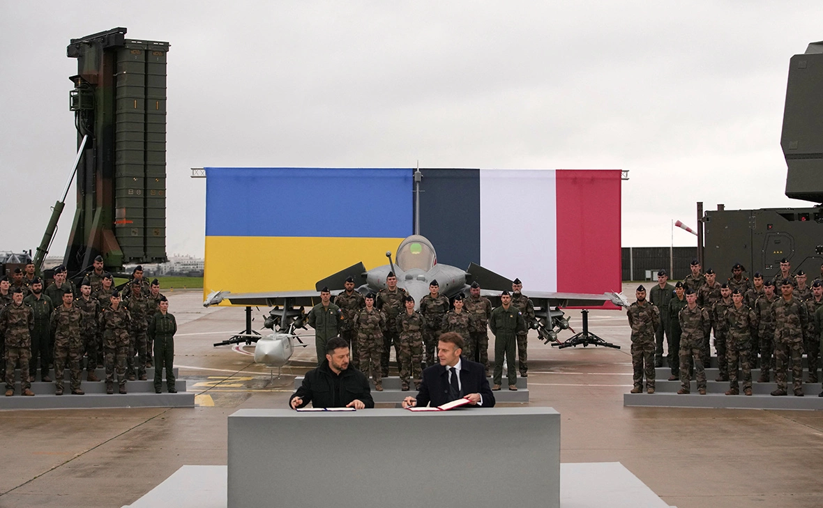 Christophe Ena / Reuters