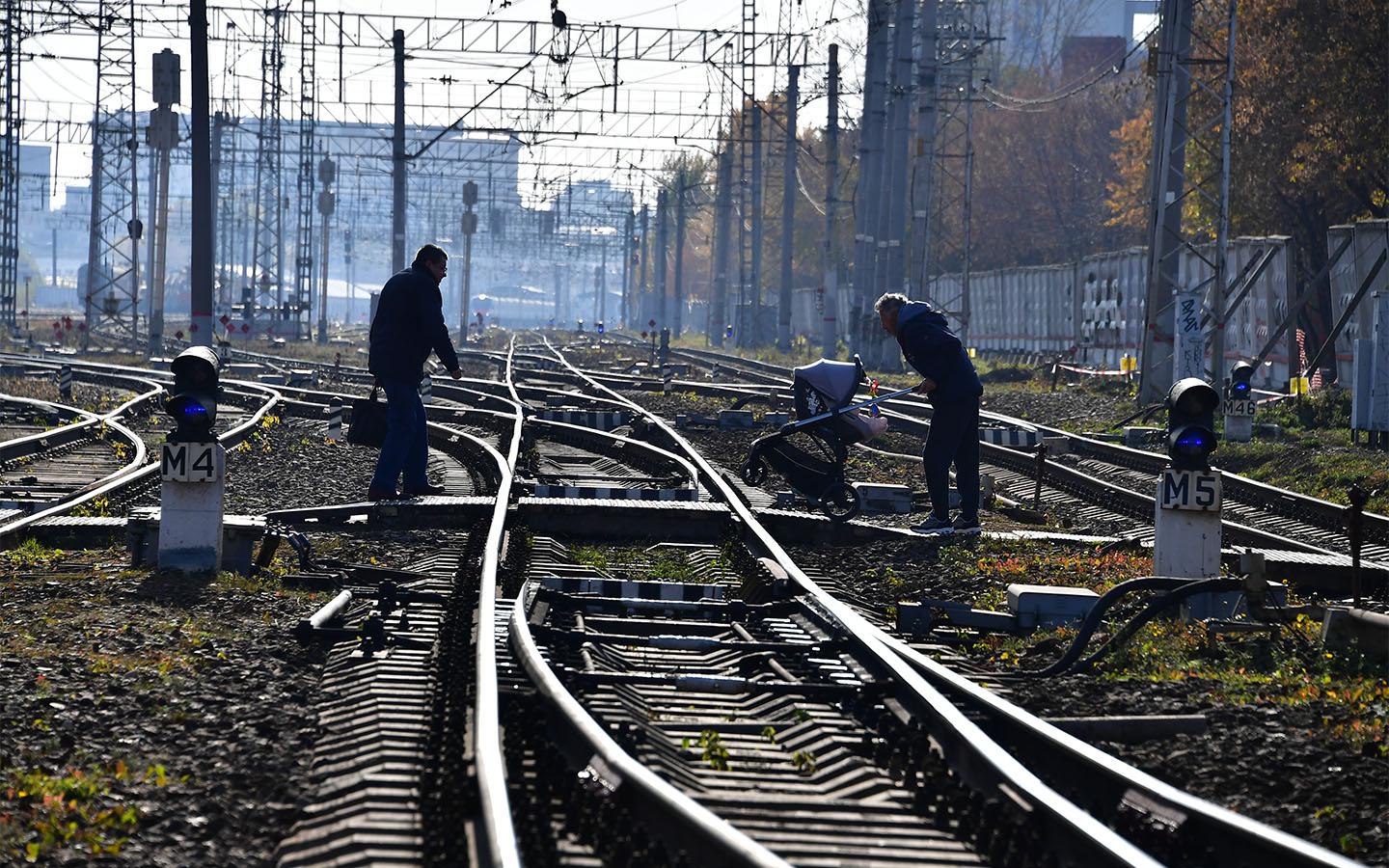 Пешеходов предложили штрафовать за нарушения на ж/д путях