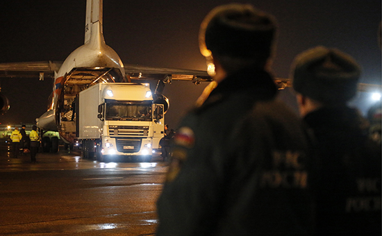 Во время разгрузки тел жертв авиакатастрофы в Египте в аэропорту Пулково