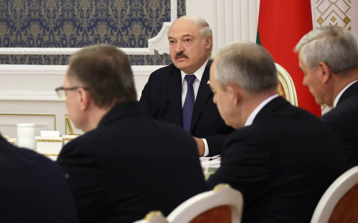 Лукашенко напомнил белорусам на Украине о «законах военного времени»