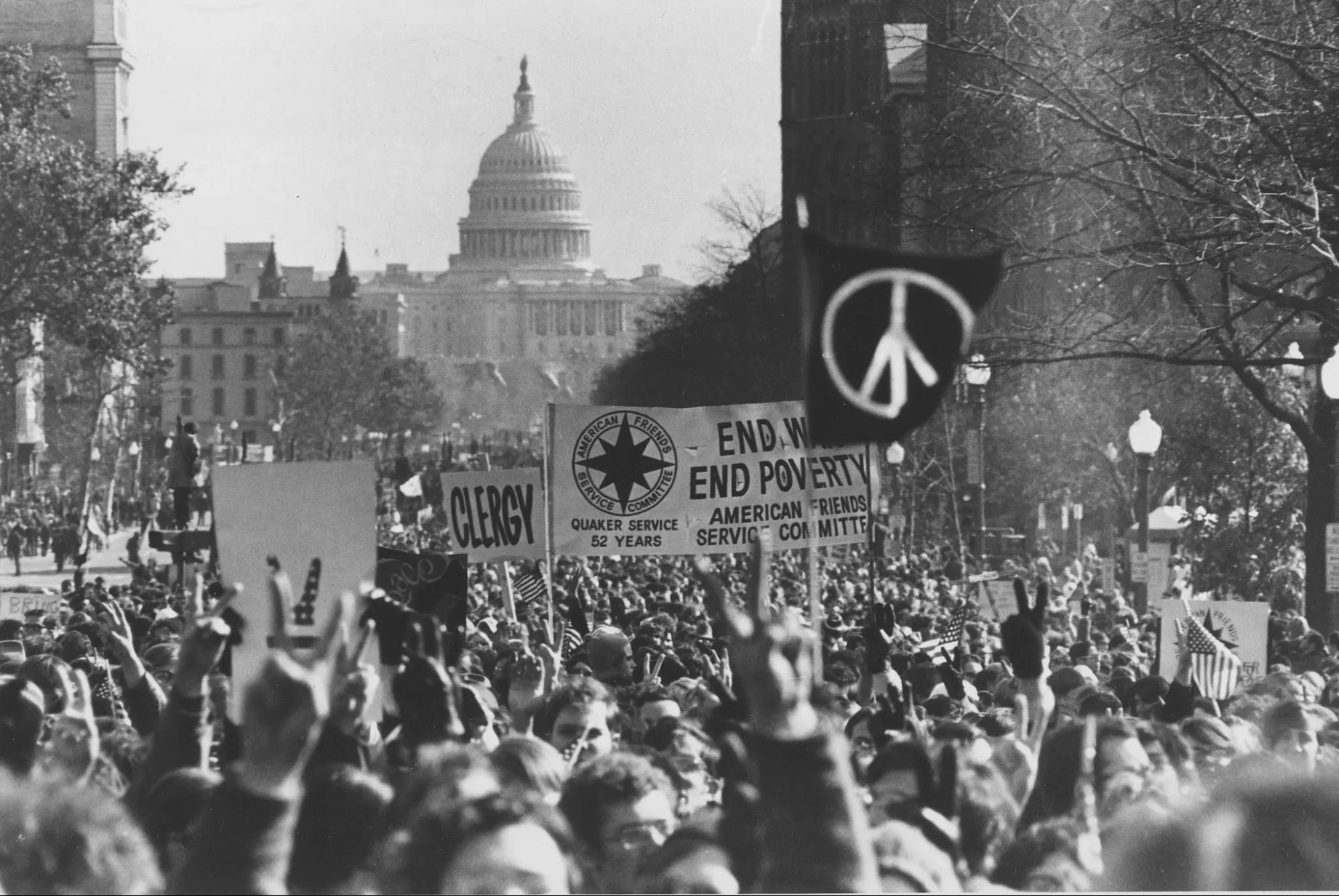 Демонстранты на марше против войны во Вьетнаме. Вашингтон, 15 ноября 1969 года. The Associated Press