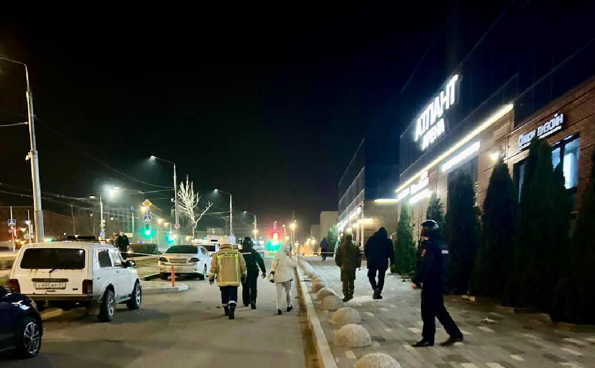 В Белгороде обломки дронов упали на ТЦ