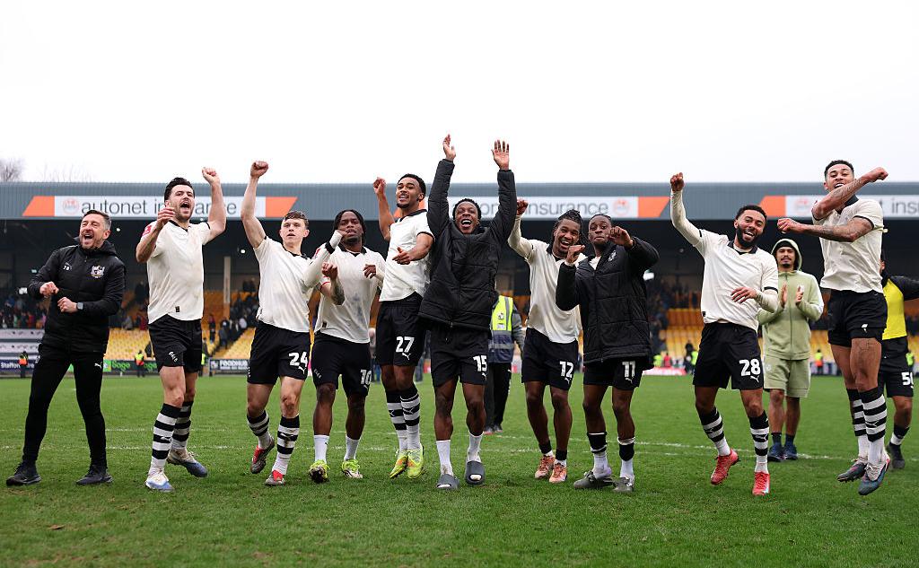 Аутсайдер третьего дивизиона сенсационно вышел в 1/4 финала Кубка Англии