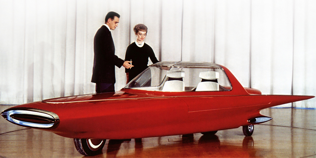 Ford Gyron

Американский дизайнер Алекс Тремулис, известный работой над необычным Tucker и концептом автомобиля XXI века Ford X-2000, в 1961 г. построил еще более футуристичный прототип. Ford Gyron ради лучшей аэродинамики должен был ездить на двух колесах, а баланс обеспечивал гироскоп. Интересно, что в создании машины поучаствовал дизайнер Сид Мид, в будущем автор концепт-арта для фильмов &laquo;Звездный путь&raquo;, &laquo;Бегущий по лезвию&raquo; и &laquo;Трон&raquo;.
